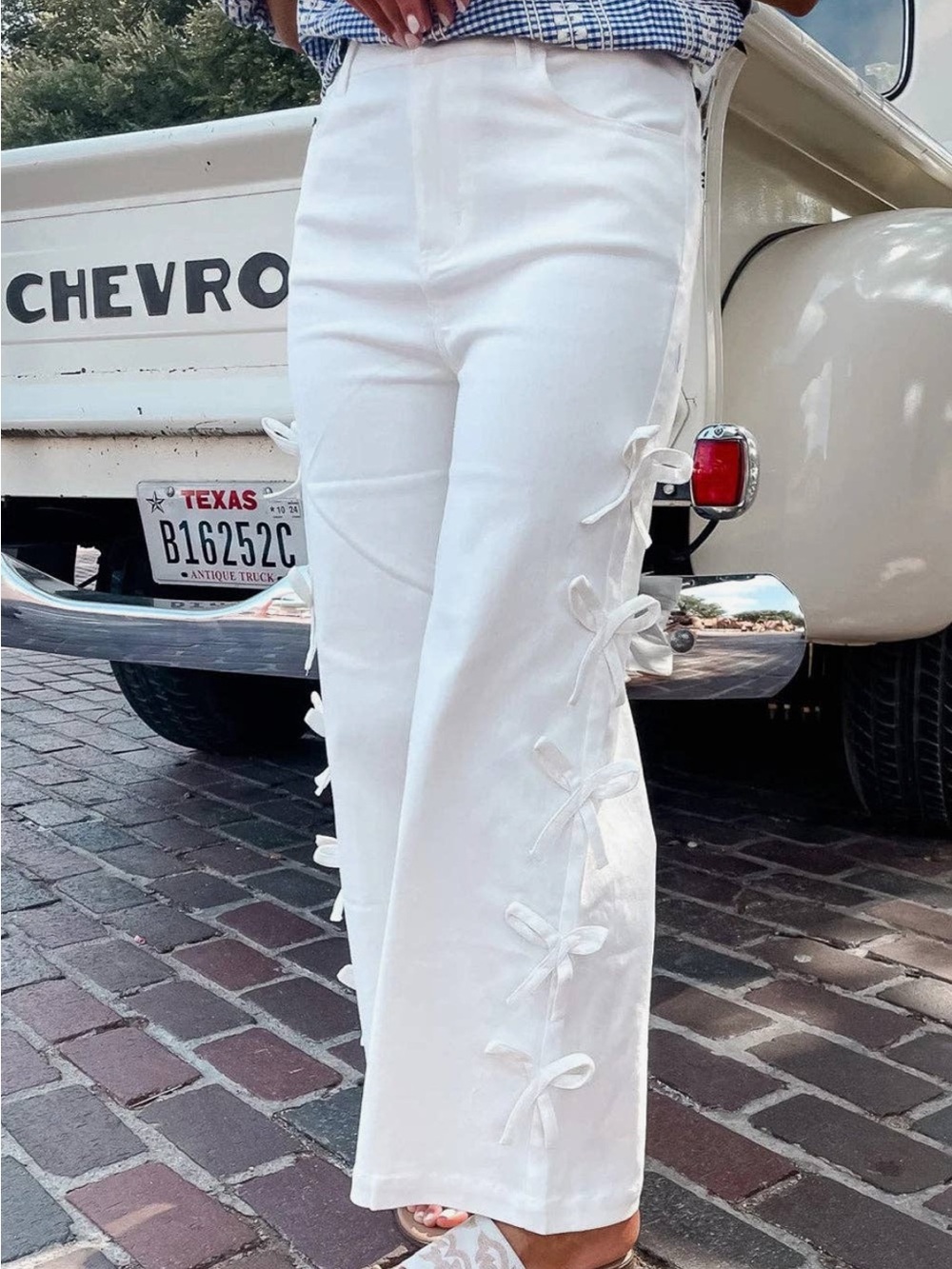 NWT! White Straight-Leg Women’s Jeans with Side Bow Detail